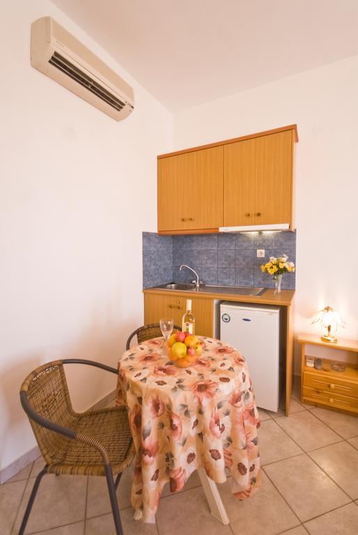 פריבולוס Pension St.George Rooms & Studios חדר תמונה