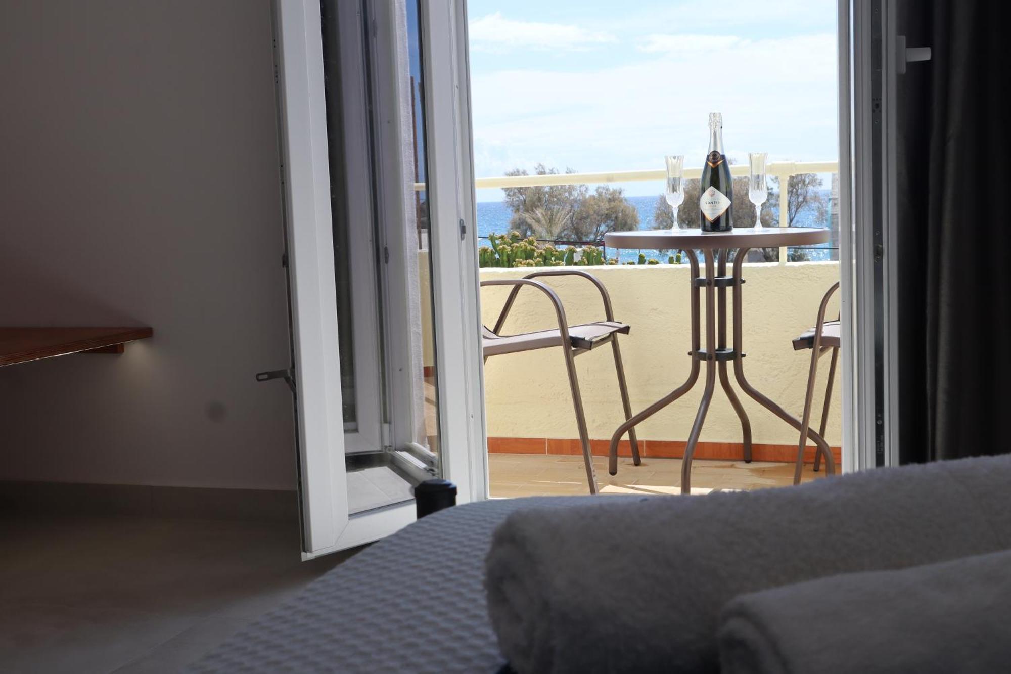 פריבולוס Pension St.George Rooms & Studios מראה חיצוני תמונה